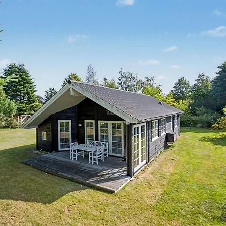 Heidrun - 400m From The Sea By Interhome