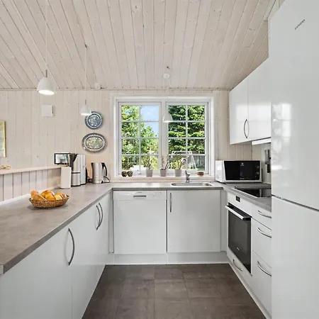 Heidrun - 400m From The Sea By Interhome *